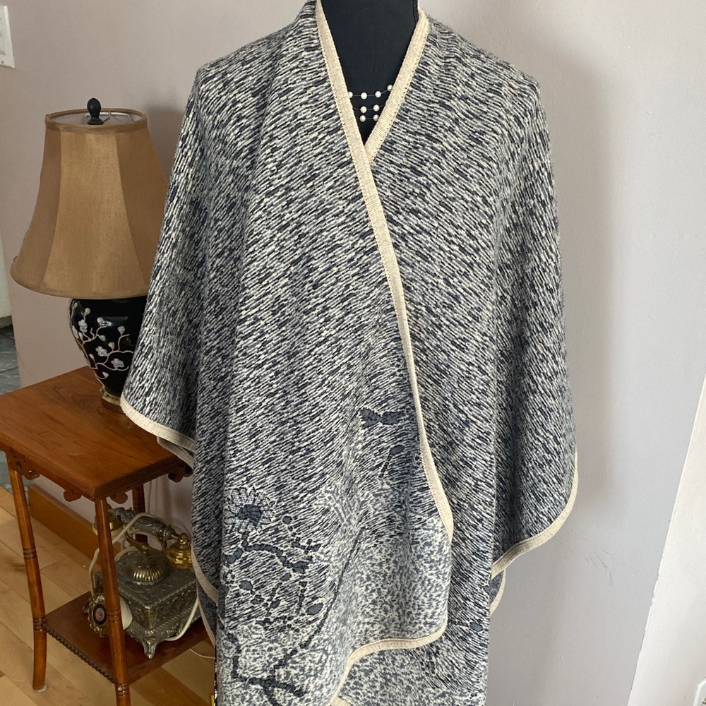 Elegant tan and black Shawl
